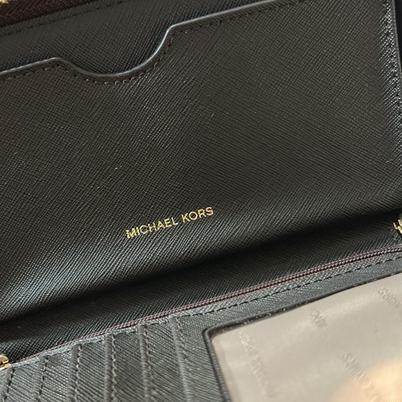 Michael Kors wristlet - Picture 8 of 9